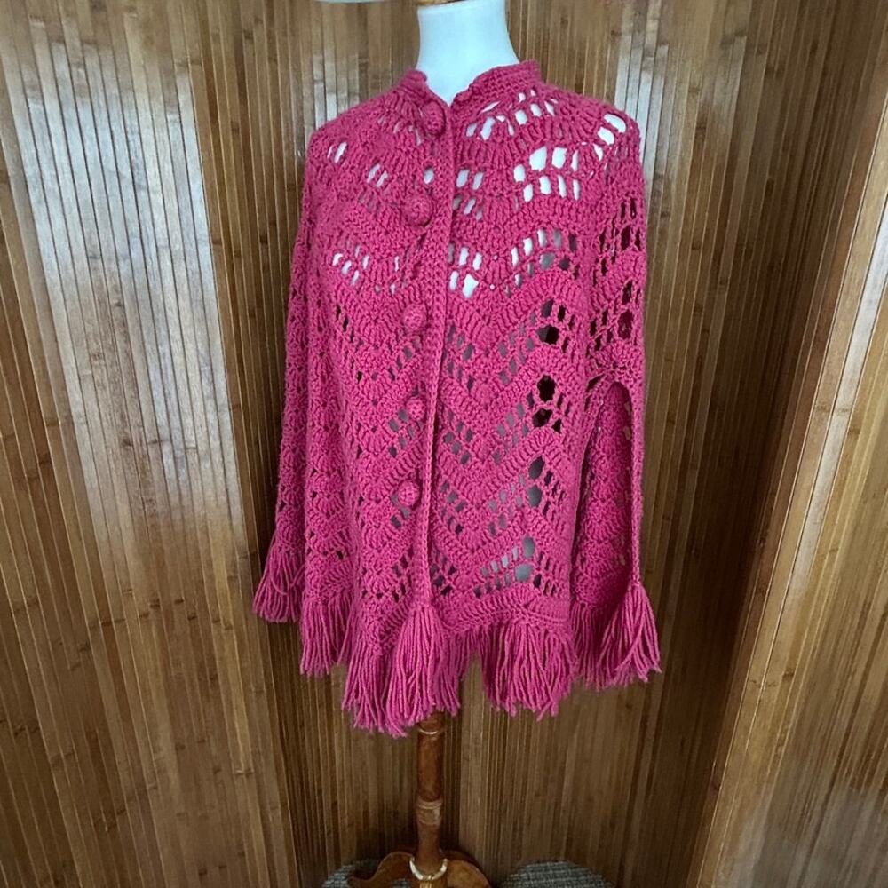 Vintage 70s Crochet Poncho Cardigan Raspberry Pink Fringe - Picture 2 of 6